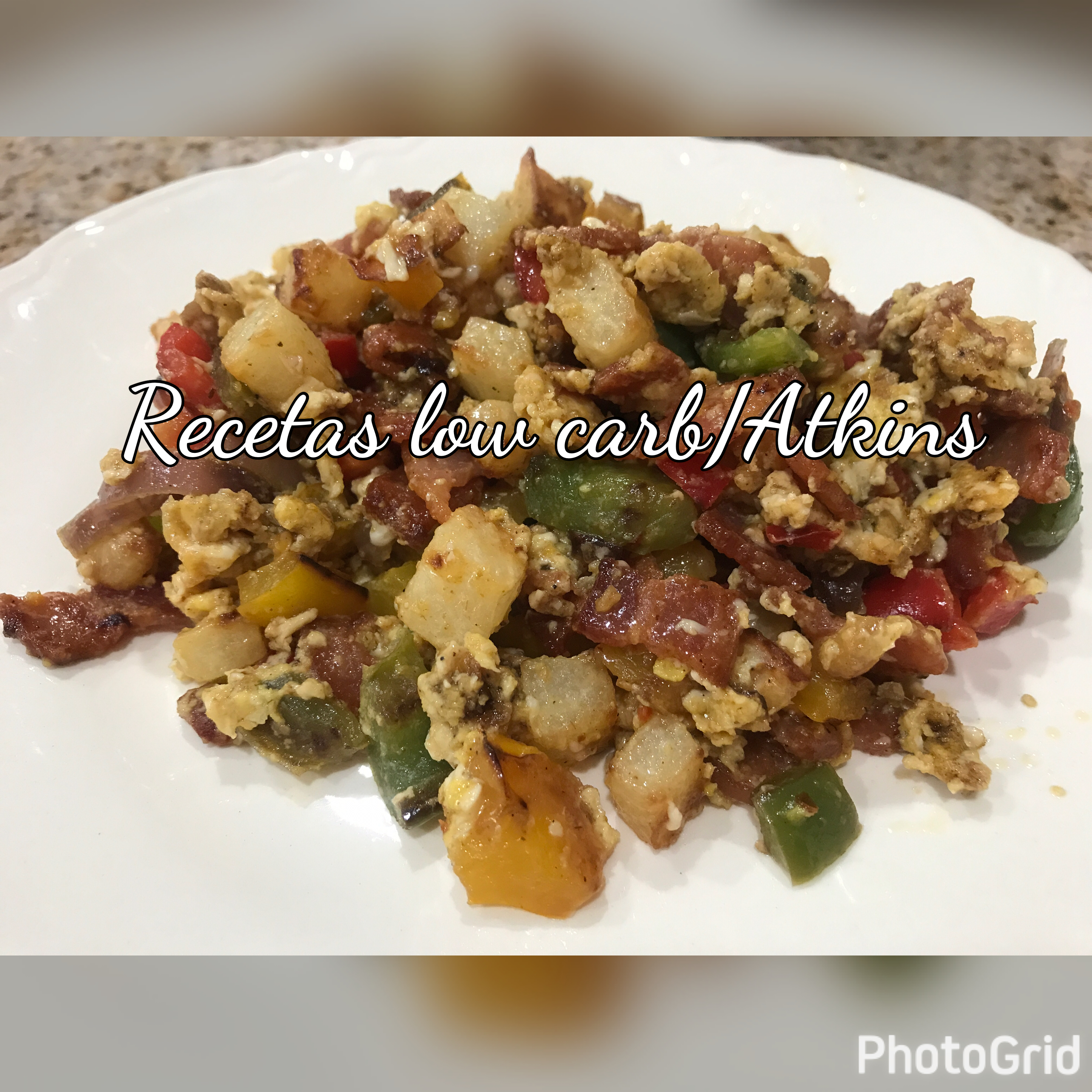 Desayuno, jicama como papa y verduras con huevo.