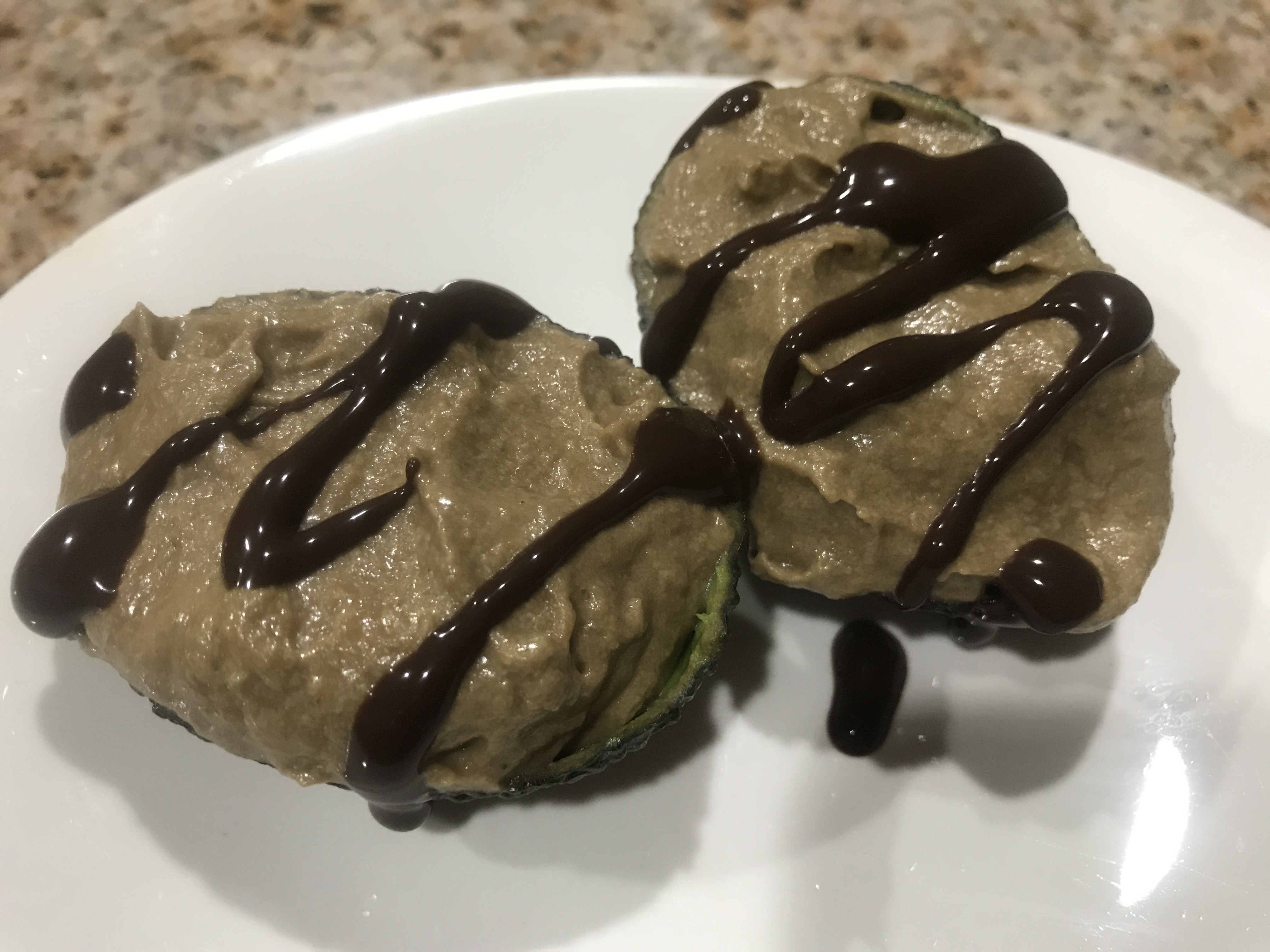 Moouse de chocolate y aguacate.