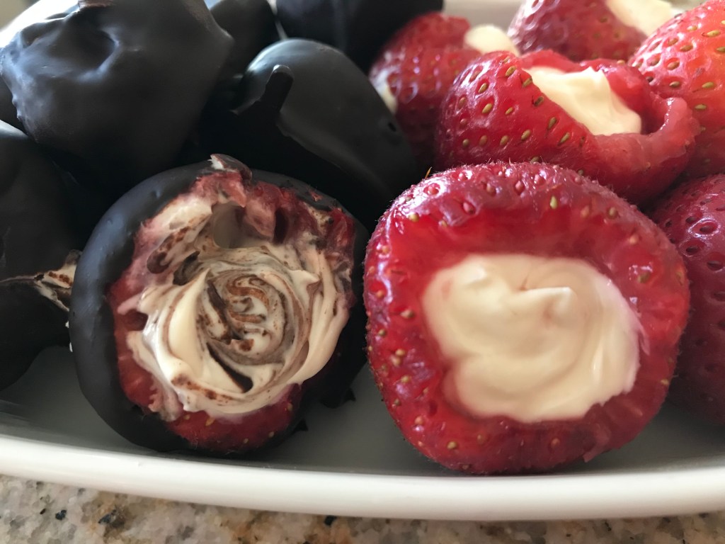 Fresas rellenas – Cheesecake filled&nbsp;Strawberries